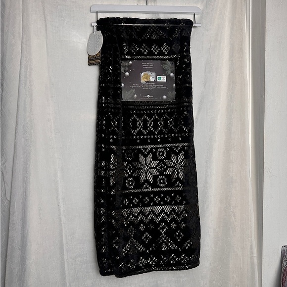 3/$20 💥  Have A Holly Jolly Merry Christmas Black Gold Foil Plush Throw Blanket - Picture 4 of 17